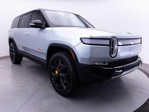 Used 2024 Rivian R1S Adventure AWD/4WD image 13