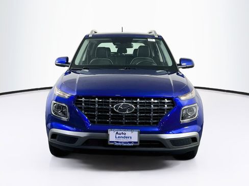 Used 2023 Hyundai Venue Limited w/ Cargo Package FWD image 2