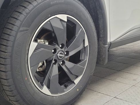 Used 2024 Nissan Rogue SV FWD image 31