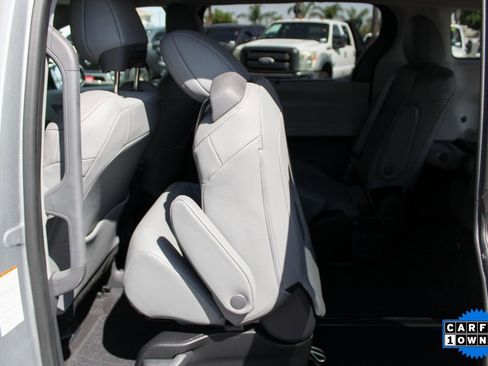 Used 2023 Toyota Sienna XLE image 29