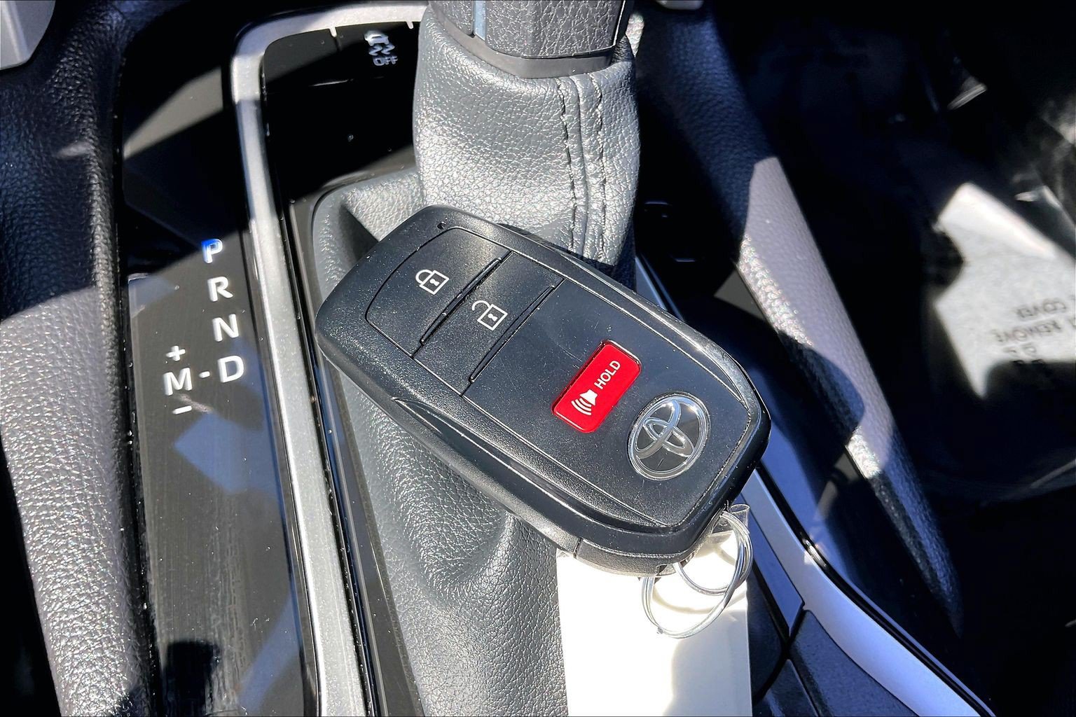 Used 2025 Toyota Corolla Cross LE AWD/4WD image 14