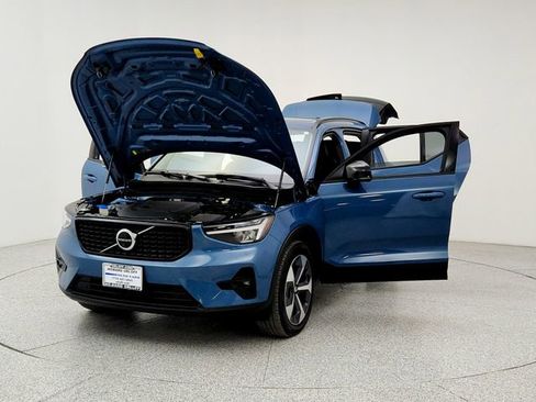 Used 2023 Volvo XC40 B5 Plus w/ Driver Assist Package image 9