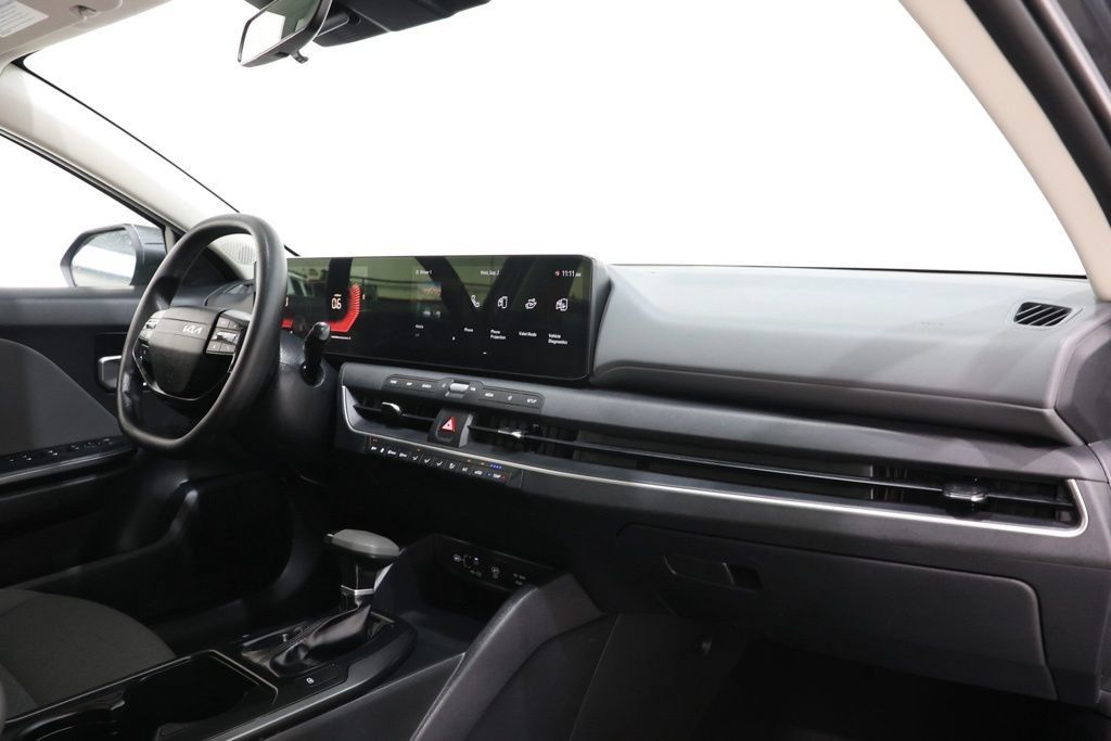 Used 2025 Kia K4 FWD image 16