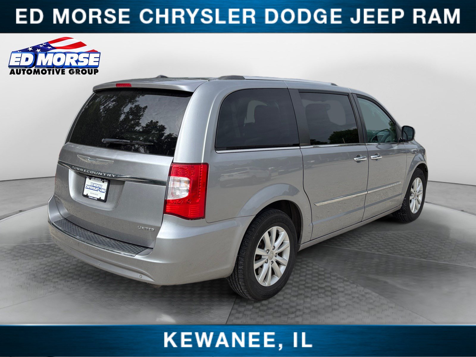 Used 2016 Chrysler Town & Country Limited Platinum FWD image 5
