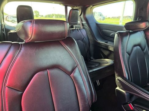 Used 2025 Chrysler Pacifica Select FWD image 20