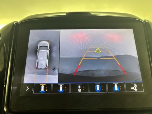 Used 2020 Chevrolet Traverse Premier image 32