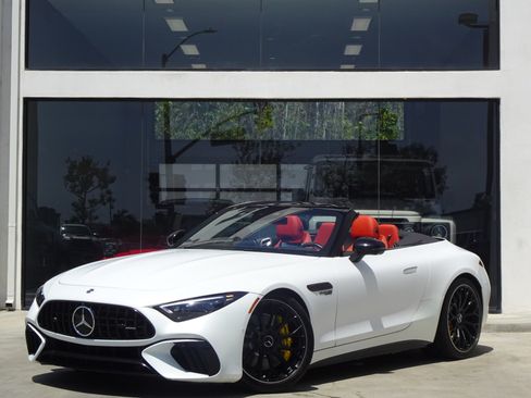 Used 2022 Mercedes-Benz SL 63 AMG 4MATIC w/ Driver Assistance Package image 11