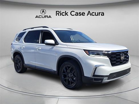 Used 2025 Honda Pilot Touring image 9