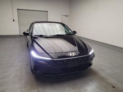 Used 2024 Hyundai Elantra SE FWD image 14