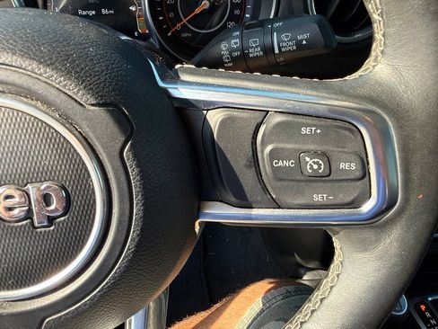Used 2018 Jeep Wrangler Unlimited Sahara w/ Uconnect 4C Nav & Sound Group AWD/4WD image 27