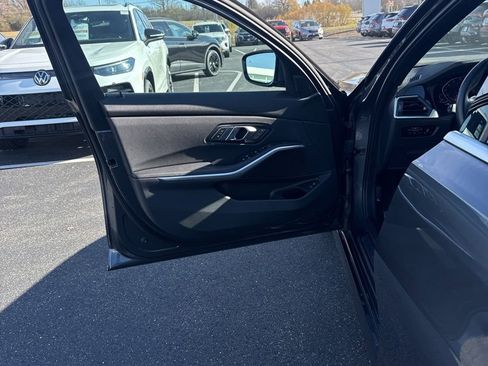 Used 2021 BMW 330i xDrive Sedan w/ Convenience Package image 21