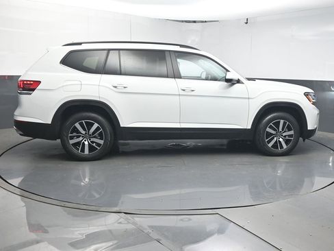 Certified 2023 Volkswagen Atlas SE image 8
