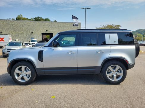 Used 2020 Land Rover Defender 110 First Edition image 24