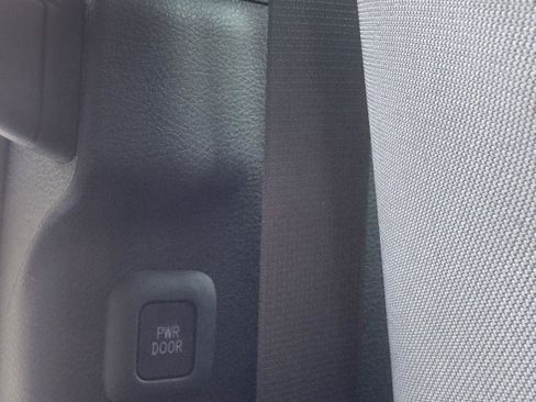 Used 2026 Toyota Sienna LE FWD image 25