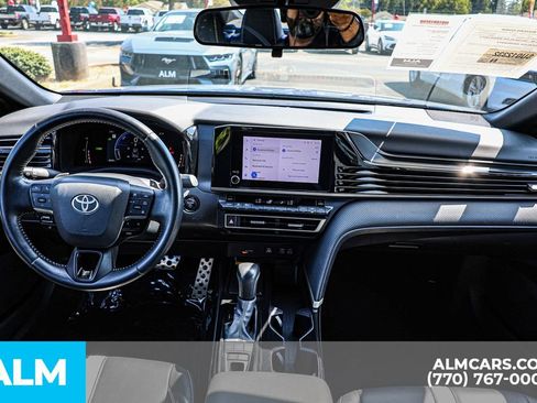 Used 2025 Toyota Camry SE image 28