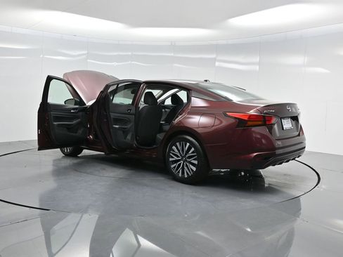 Used 2024 Nissan Altima 2.5 SV image 52