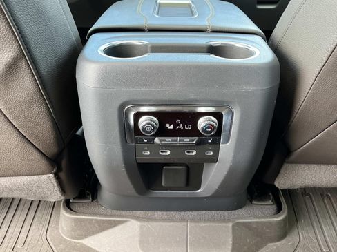Used 2022 GMC Yukon Denali w/ Denali Ultimate Package AWD/4WD image 17