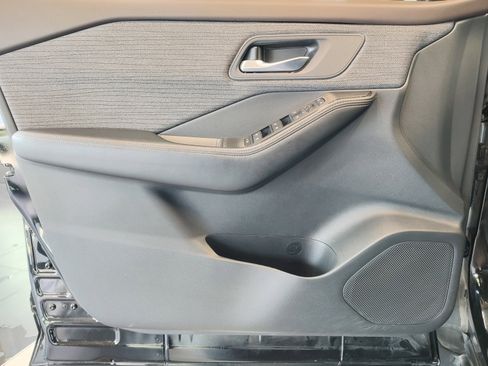 Used 2023 Nissan Rogue SV image 26