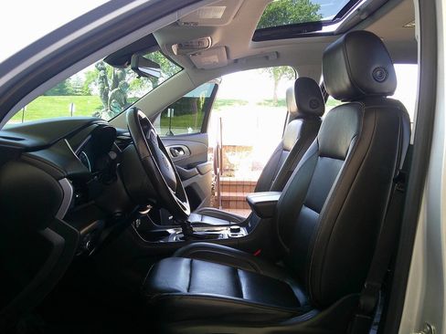 Used 2021 Chevrolet Traverse Premier w/ Redline Edition AWD/4WD image 9