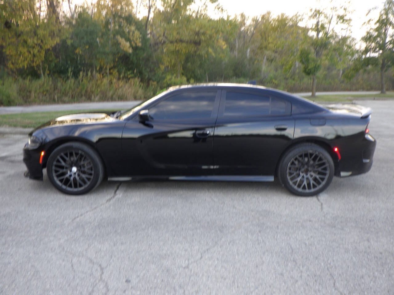 Used 2019 Dodge Charger R/T w/ Plus Group RWD image 2