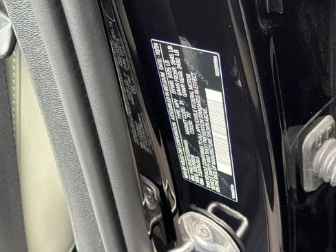 Used 2025 Volvo XC40 B5 Plus w/ Protection Package Premier image 34