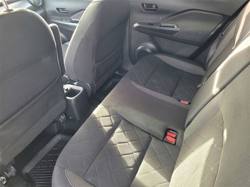 Used 2019 Nissan Kicks S image 9