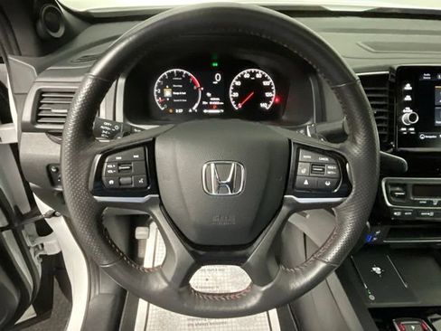 Certified 2025 Honda Ridgeline Black Edition image 14