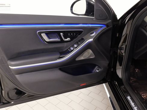 Used 2022 Mercedes-Benz S 500 4MATIC w/ AMG Line Package image 26