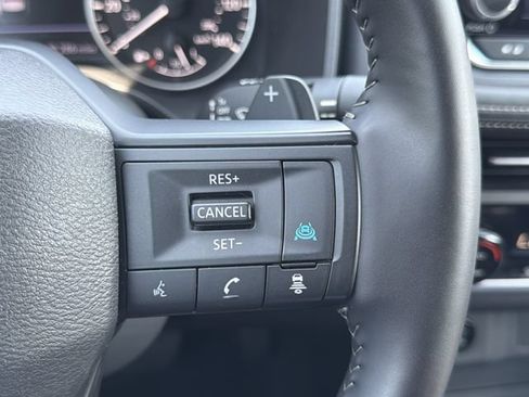 Used 2025 Nissan Rogue SV FWD image 20