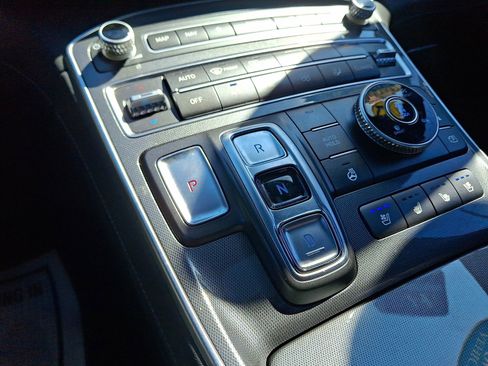 Used 2022 Hyundai Santa Fe Calligraphy image 18