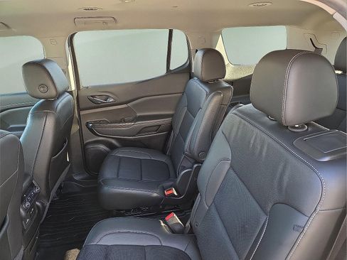 Used 2021 GMC Acadia SLT w/ LPO, Floor Liner Package image 10