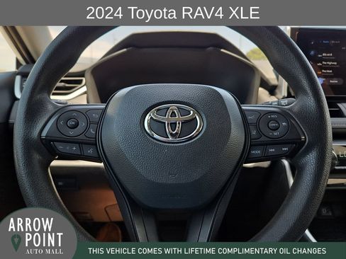 Used 2024 Toyota RAV4 XLE FWD image 27