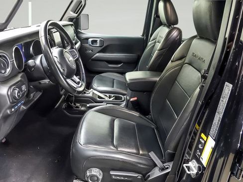 Used 2023 Jeep Wrangler Unlimited Sahara w/ Cold Weather Group AWD/4WD image 8