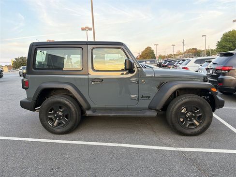 Used 2025 Jeep Wrangler Sport image 4