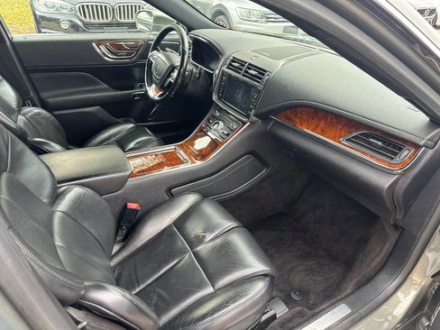 Used 2017 Lincoln Continental Select w/ Climate Package image 18