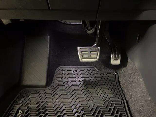 Used 2021 Volkswagen Atlas SEL R-Line FWD image 97