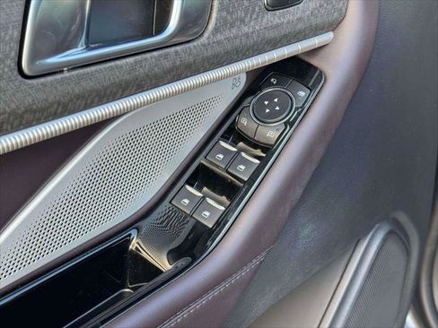 Used 2025 Ford Explorer Platinum image 17