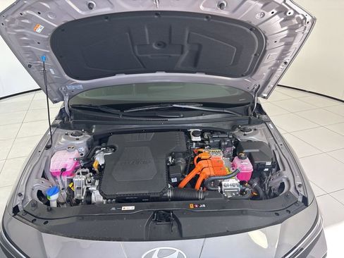 New 2025 Hyundai Elantra SEL FWD image 11