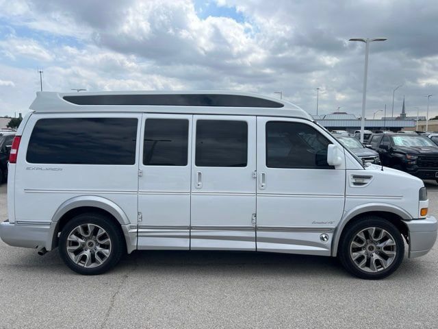 Used 2022 GMC Savana 2500 w/ Enhanced Convenience Package RWD image 2