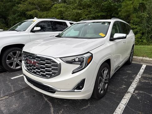 Used 2020 GMC Terrain Denali w/ Denali Premium Package FWD image 1