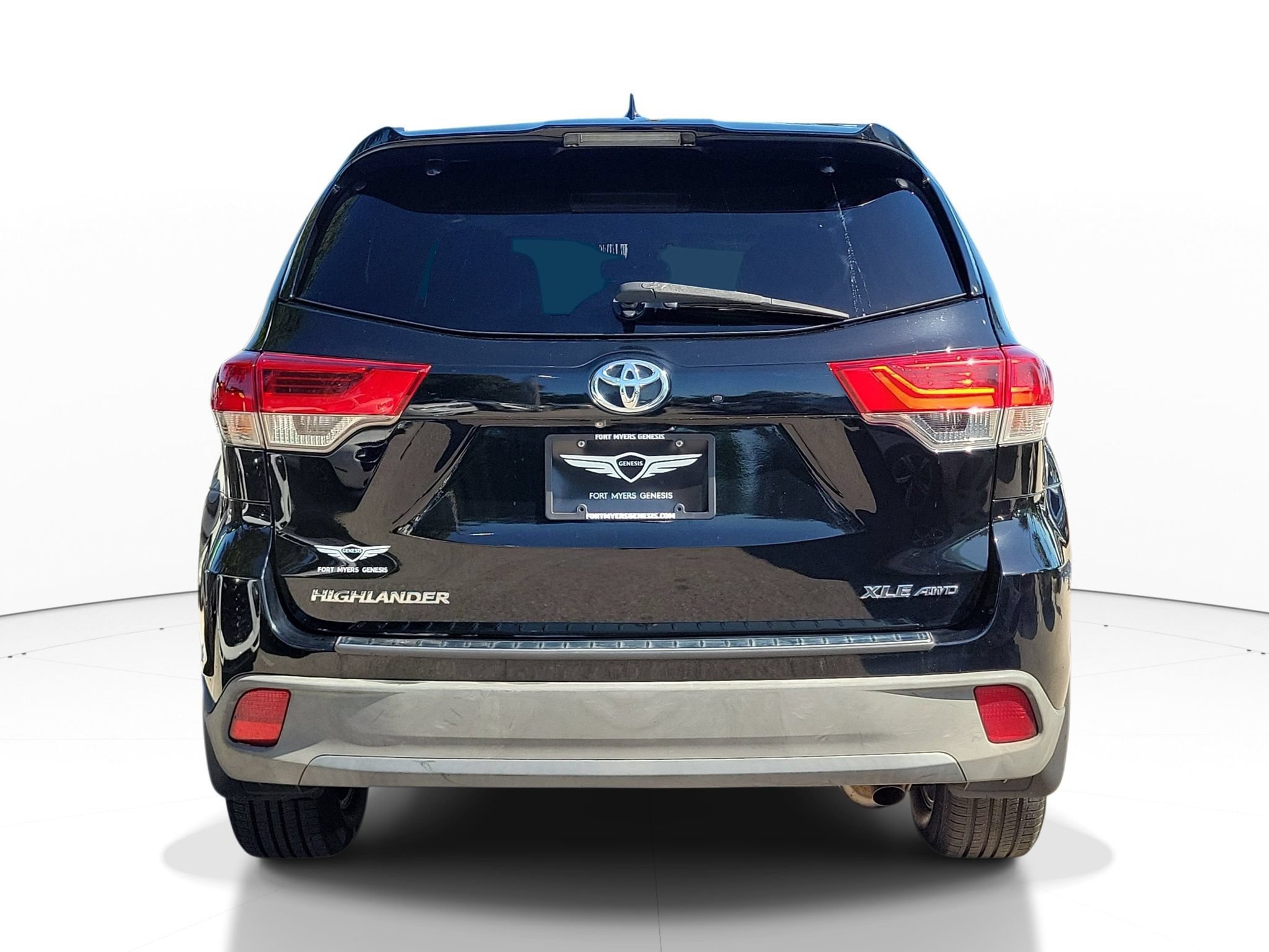Used 2019 Toyota Highlander XLE AWD/4WD image 4