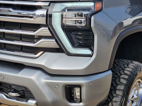 Used 2024 Chevrolet Silverado 2500 High Country w/ Technology Package AWD/4WD image 17
