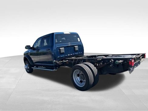 Used 2022 RAM 5500 Tradesman w/ Chrome Appearance Group AWD/4WD image 4