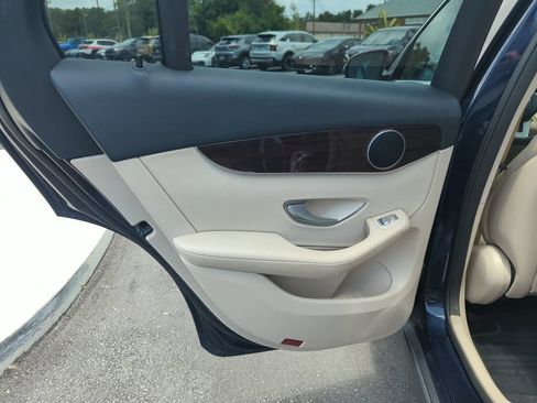Used 2022 Mercedes-Benz GLC 300 image 29