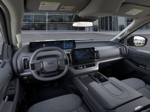 New 2025 Ford Expedition Active image 9