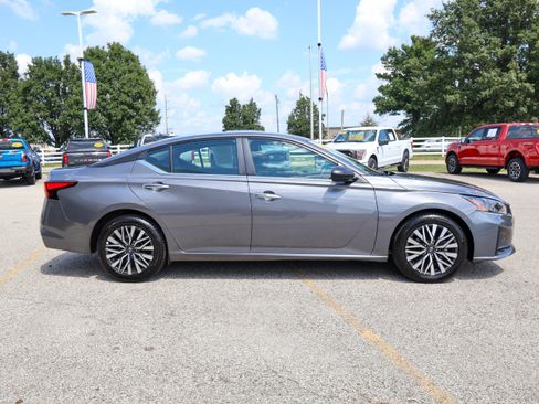 Used 2025 Nissan Altima 2.5 SV FWD image 6