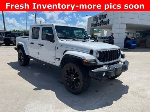 Used 2024 Jeep Gladiator Sport AWD/4WD image 2