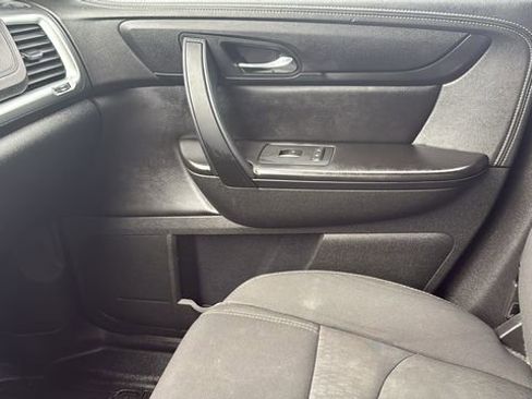 Used 2015 GMC Acadia SLE image 22