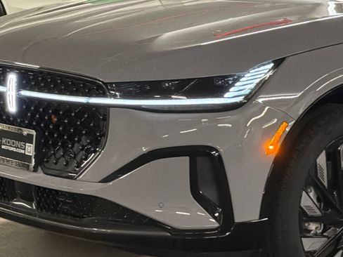 New 2026 Lincoln Nautilus Reserve w/ Jet Appearance Package AWD/4WD image 2