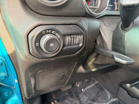 Used 2019 Jeep Wrangler Unlimited Sahara AWD/4WD image 19